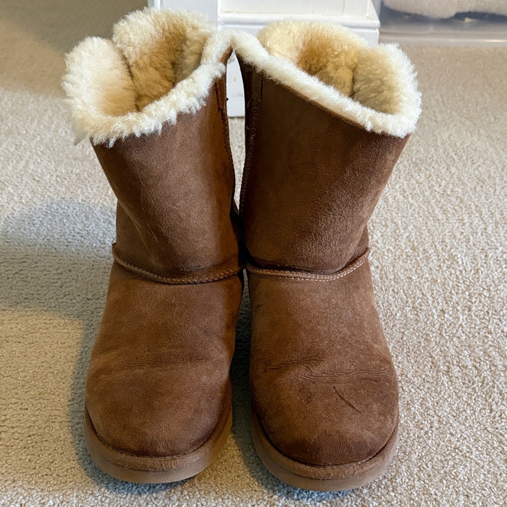 UGG Tan Boots with Shearling and Bows